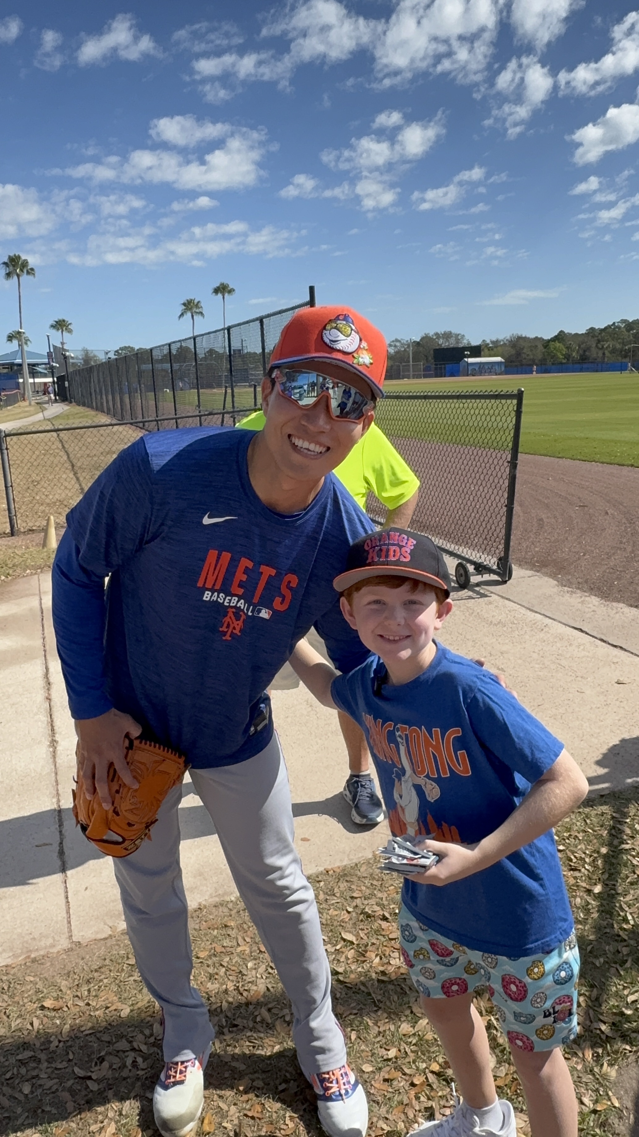 Mets pitcher Kodai Senga stopped by to rip a pack ⚾️ #baseballcards&nbsp;#packrip
