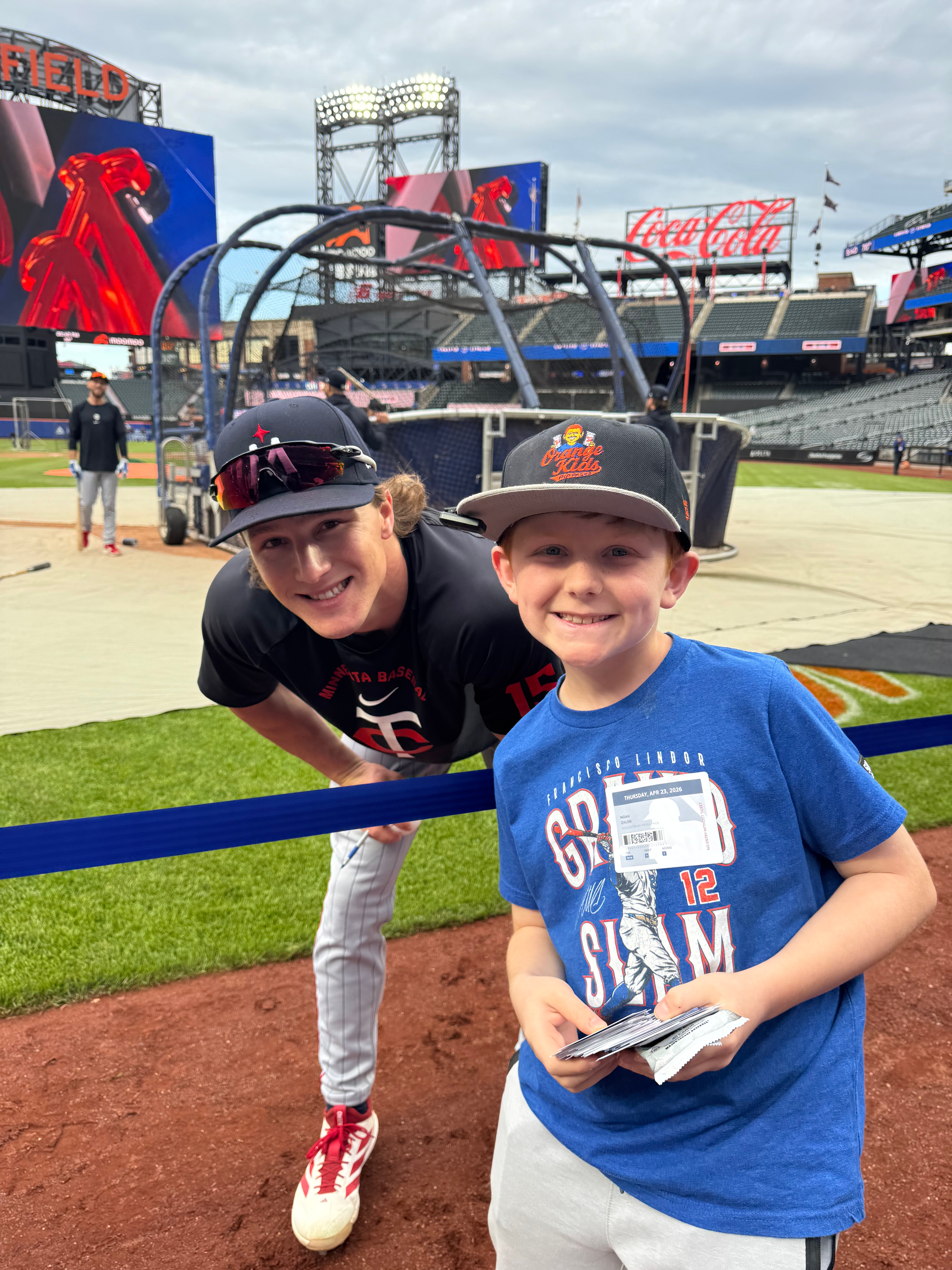 Luke Keaschall Pulled an AUTOGRAPH 😳⚾️ Topps Series 1 